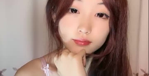 超高颜值美少女！难得下海全裸秀！苗条贫乳小奶子，揉搓小穴扭腰，无毛紧致逼逼特写